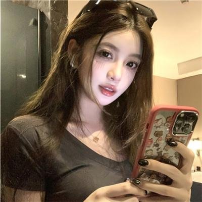 庭院里的女人